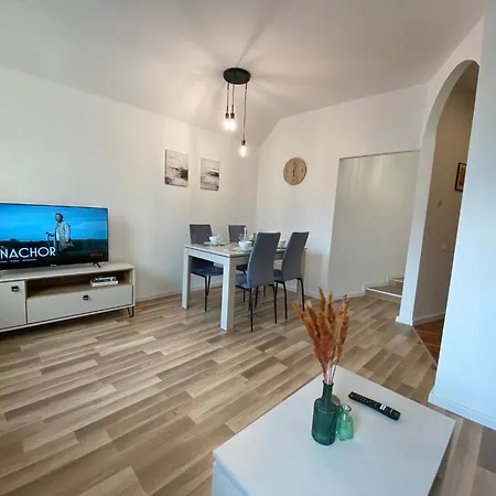 Apartament Malicia Family