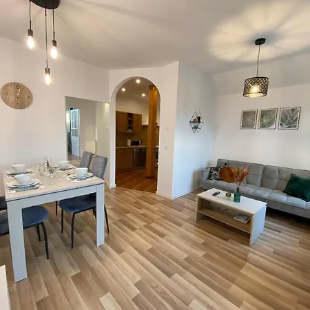 Apartament Malicia Family